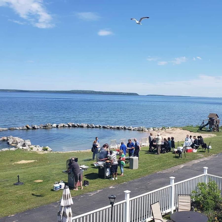 Baymont By Wyndham St. Ignace Lakefront Exterior foto
