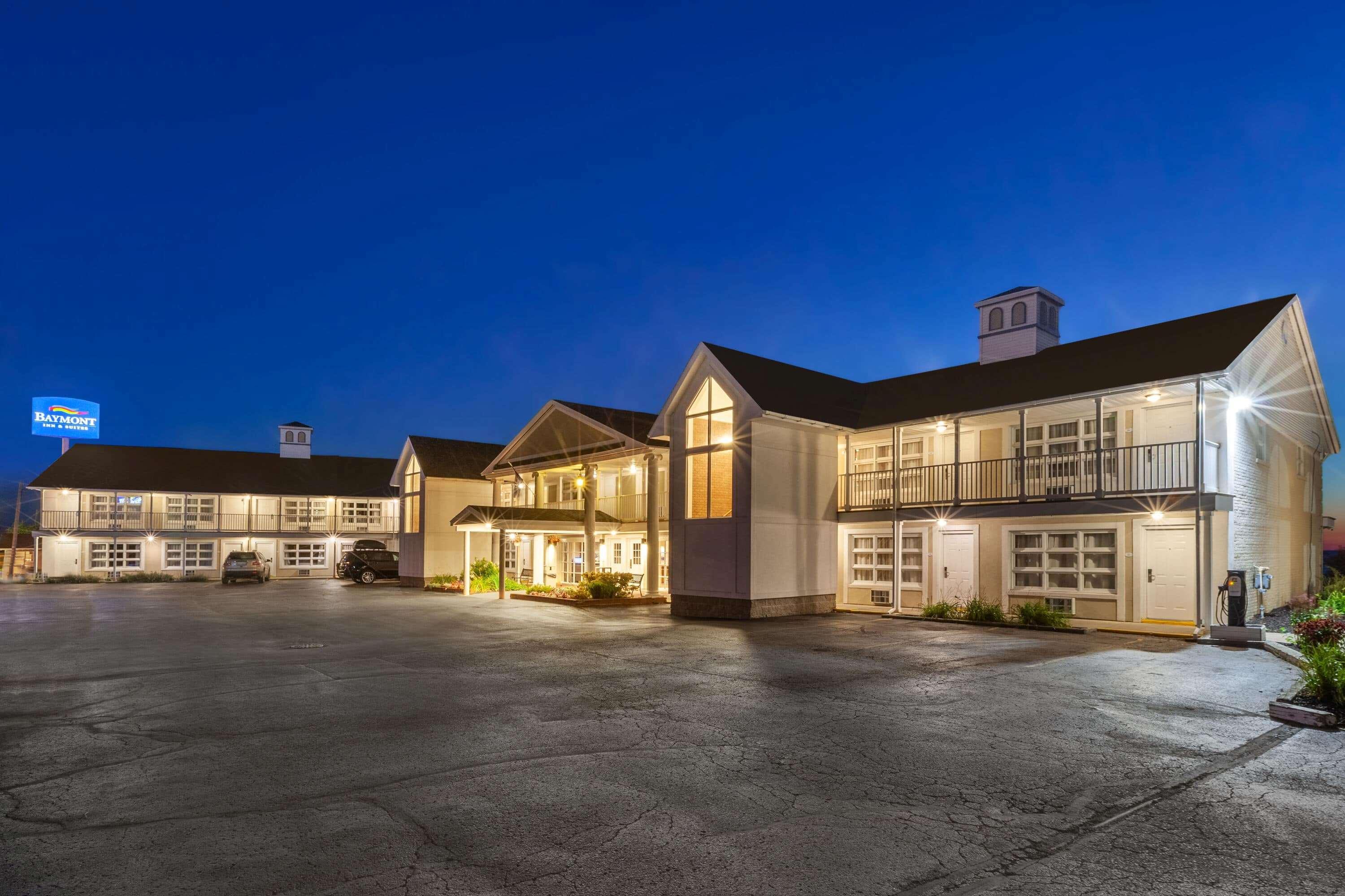 Baymont By Wyndham St. Ignace Lakefront Exterior foto